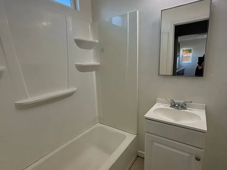 309 Lloyd St — Photo 9