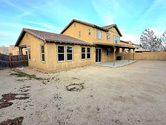4th image of 12921 Pearblossom St