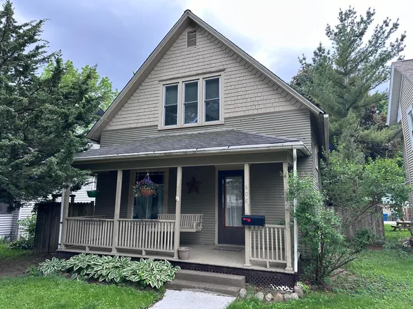 608 Woodlawn Ave, Muscatine, IA 52761