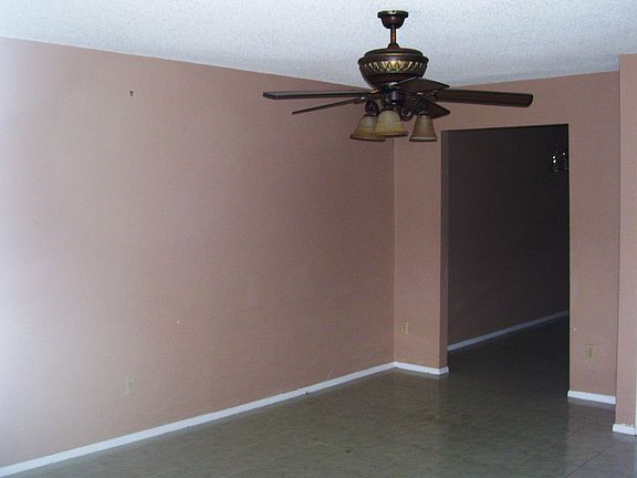 5th image of 611 Casa Park East Ct