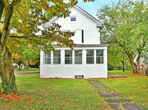 201 Elm St, Struthers, OH 44471