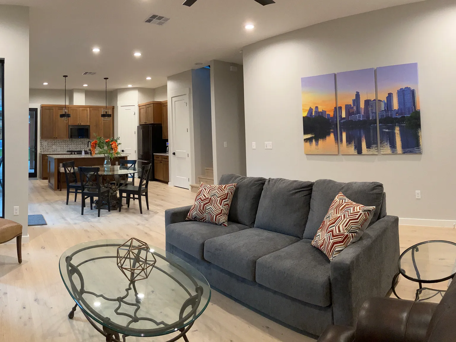 4 bed, 1912 sqft, $6,400 — Photo 4