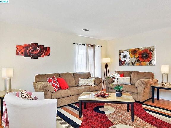 4th image of 26903 Lakewood Way