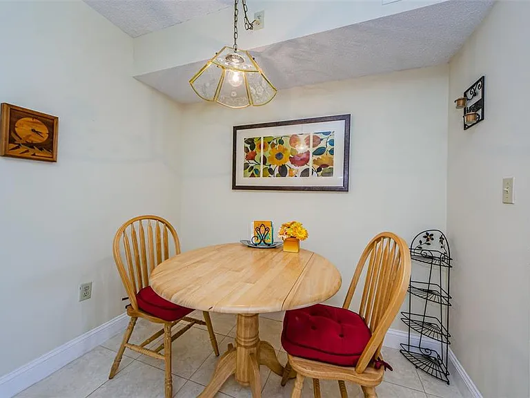 1151 Pine Ridge Cir W #F1 — Photo 15