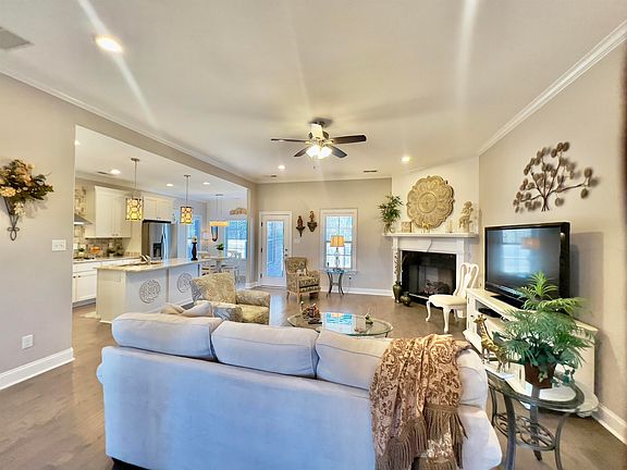 4th image of 40 Pine Valley Dr