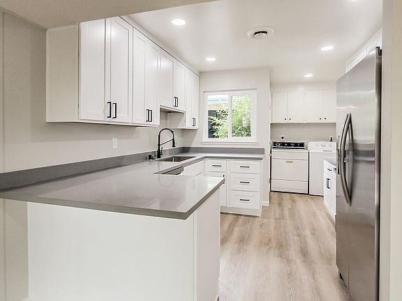 3rd image of 2905 David Ave