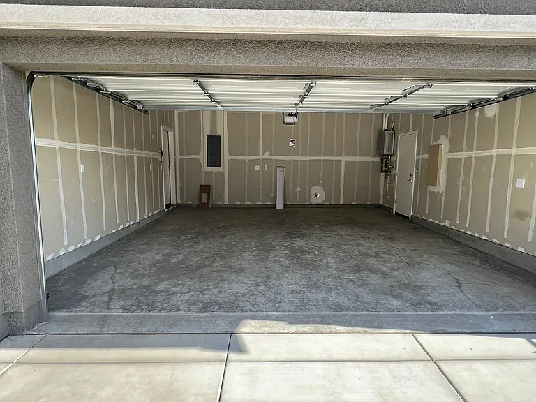 2-Car Garage