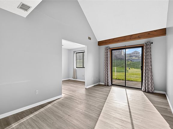4th image of 1027 Cranston Dr