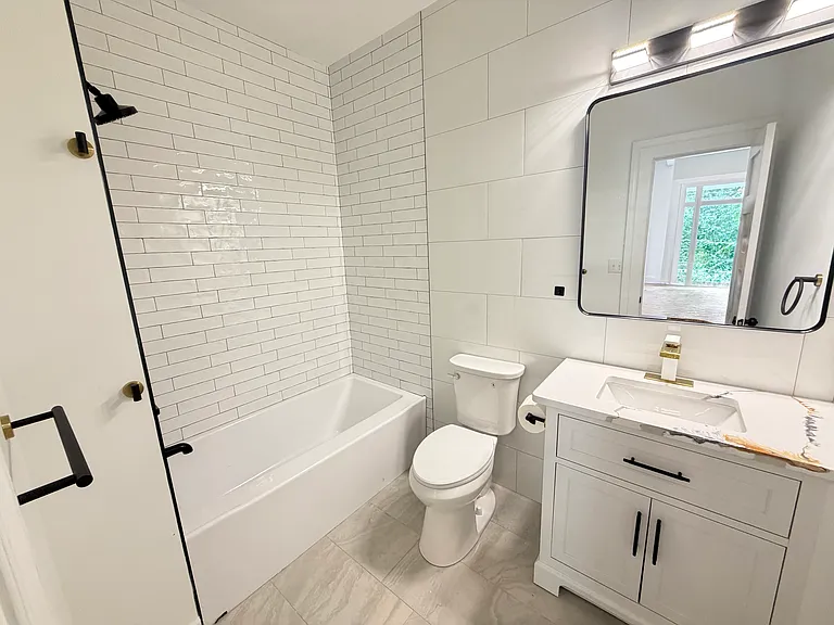 712 Harrison St #A — Photo 8