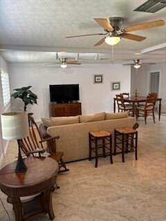 4th image of 8350 SE Sweet Bay Dr