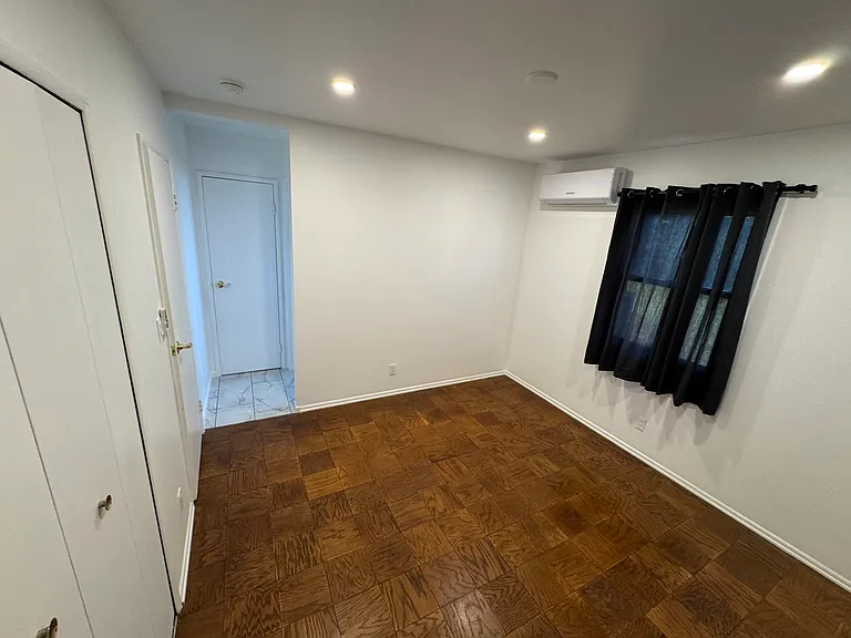 15901 Community St — Photo 11