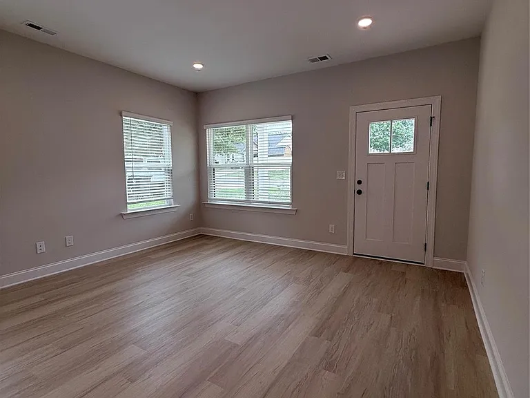 5201 Park Place Dr — Photo 4