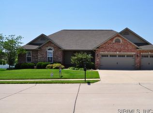 6140 Keebler Oaks Dr, Maryville, IL 62062