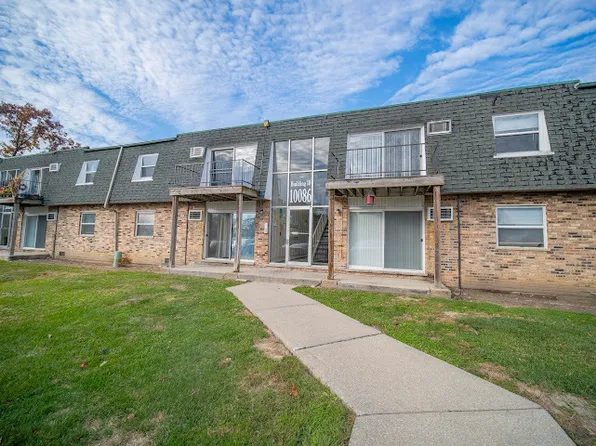 10086 S 84th Ter APT 303, Palos Hills, IL 60465