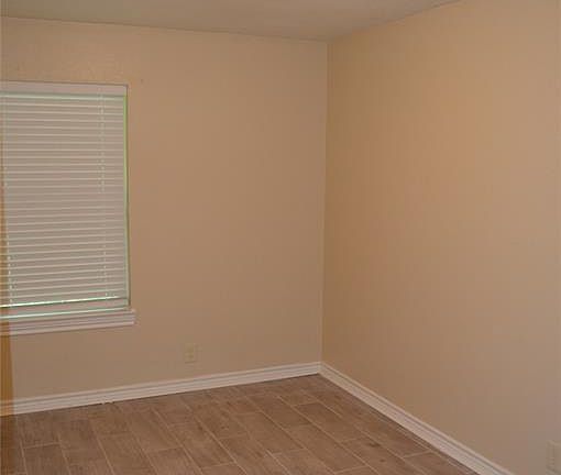 4th image of 405-407 Fisher St