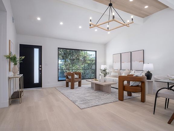 3rd image of 1371 Camellia Dr