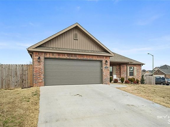 3rd image of 793 E Cypress Ct