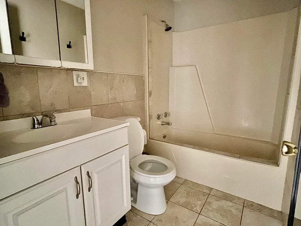 540 Main St #5