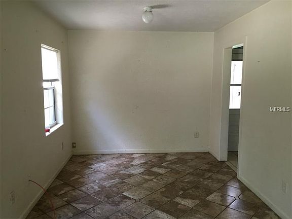 5th image of 907 Oak Dr