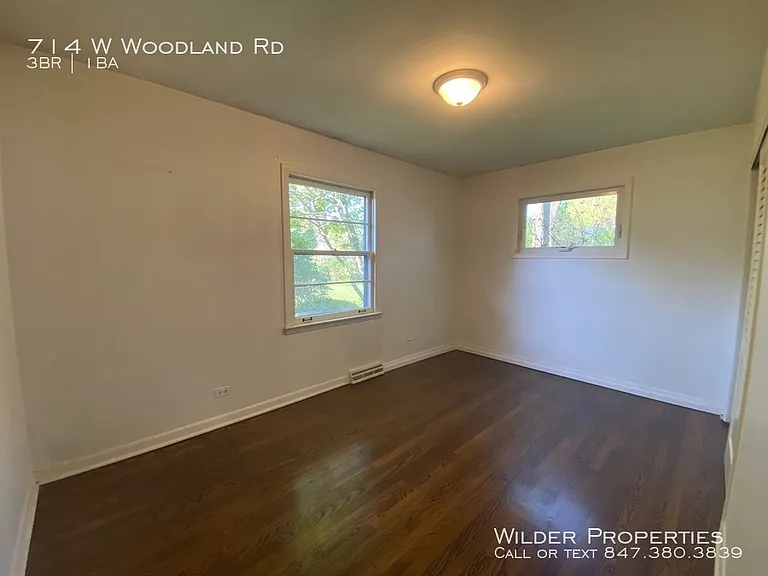 714 W Woodland Rd — Photo 4