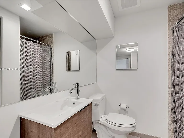 68 SE 6th St #3911 — Photo 35