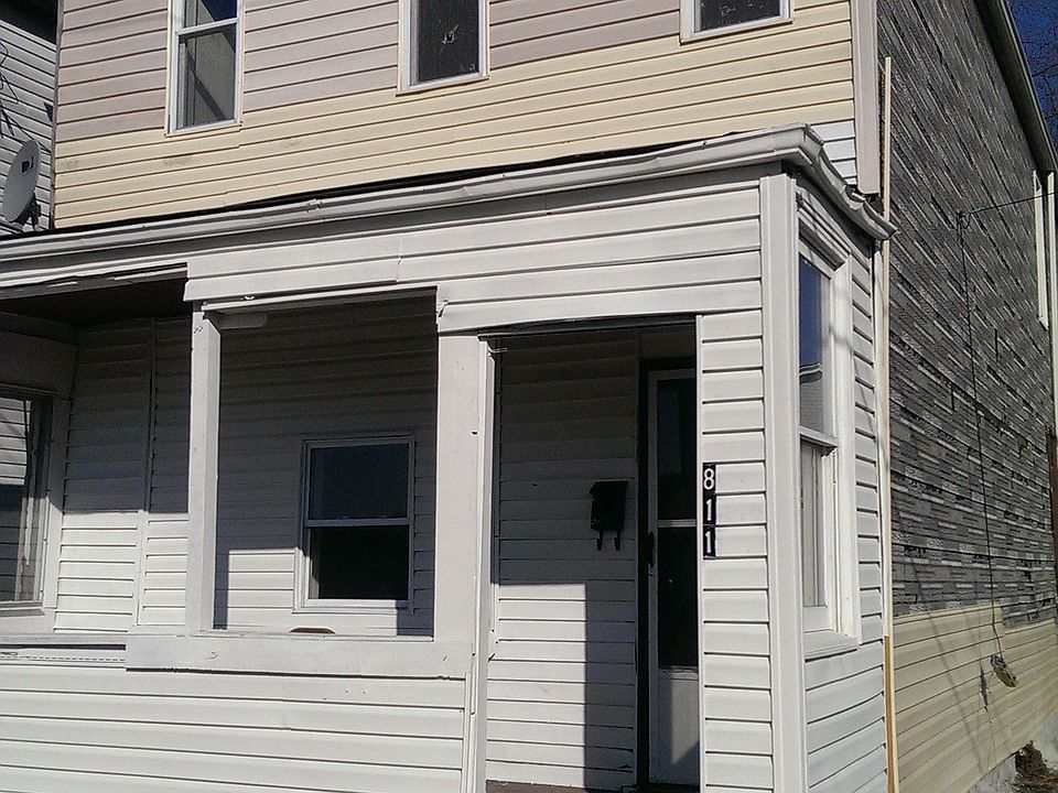 1st image of 811 Railroad St