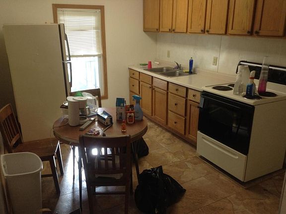 2nd image of 906 Vine St