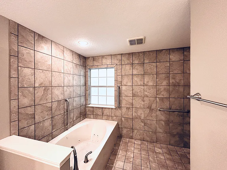 1826 N Glenbrook Pl — Photo 9