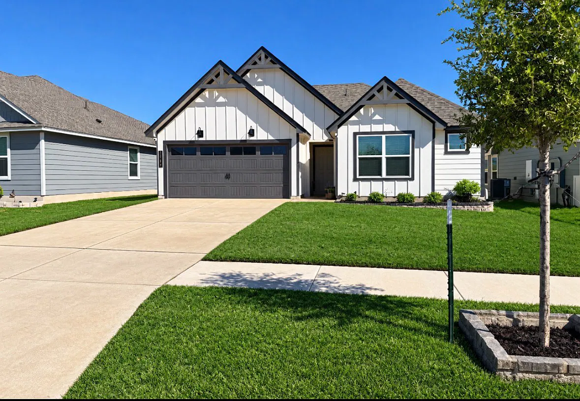 3 bed, 1523 sqft, $1,900 — Photo 1