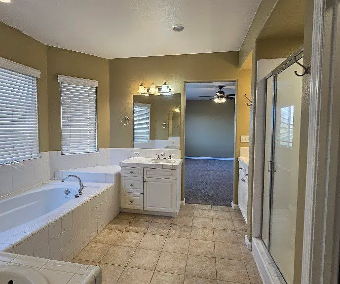 4225 N Del Rey Ave — Photo 26