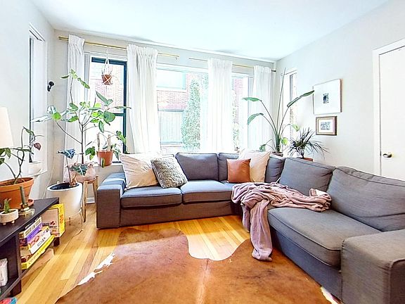 2nd image of 1433 W Balmoral Ave #1439-1S