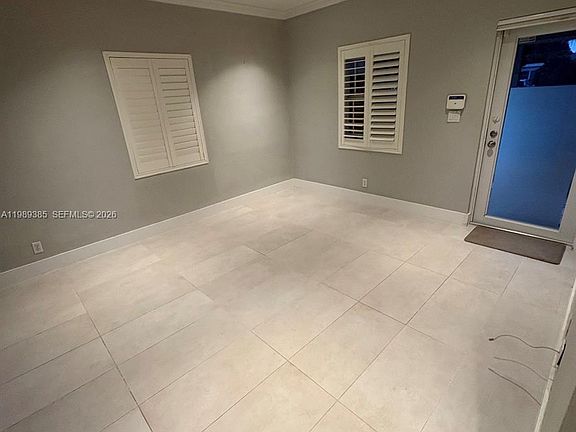 4th image of 820 SW 26th St