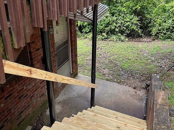 2nd image of 4905 N Hickory Ave #C