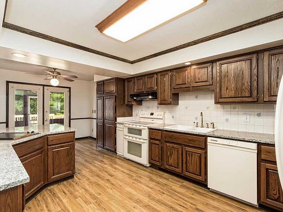 4th image of 1732 Moreland Dr