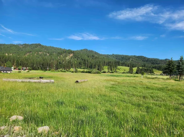 3 Leo Ct, Garden Valley, ID 83622