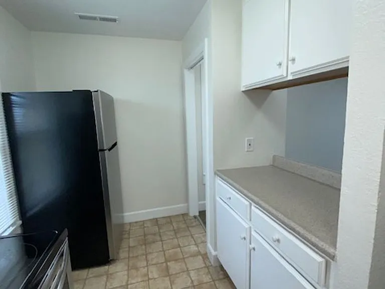 585 Laine St — Photo 4