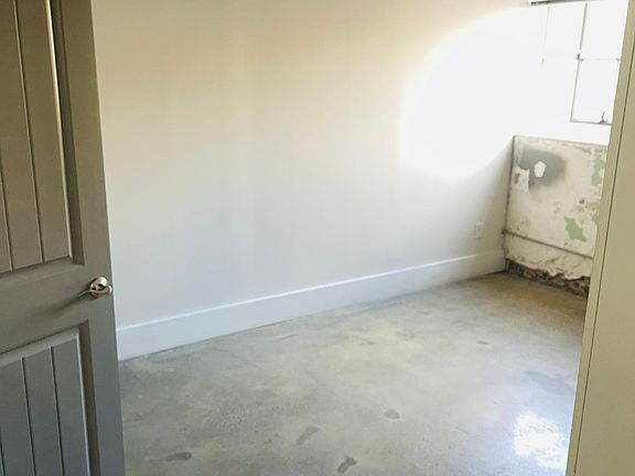 Guest Bedroom (larger than primary bedroom)