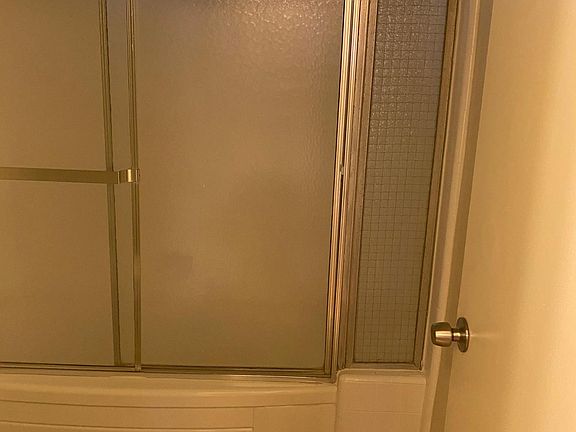 5th image of 401 E Harvard St #11