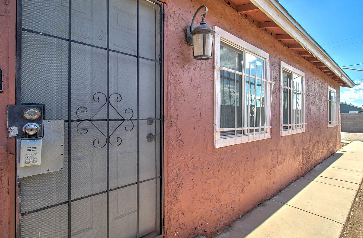 Building Photo - 1501 E Roosevelt St #3