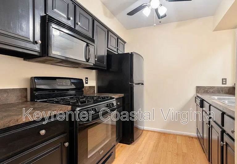 922 Pocahontas Ct — Photo 2