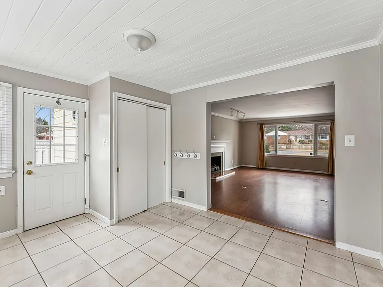 3503 Maple Ct — Photo 12