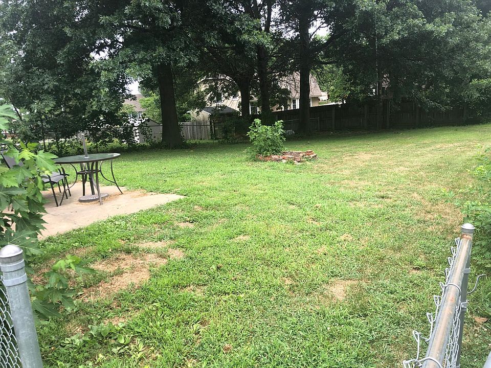 2nd image of 313 SE Melody Ln #B
