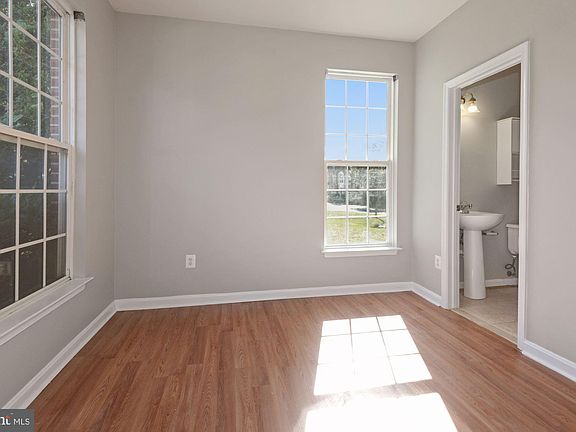 4th image of 2392 Woodland Pond Ln