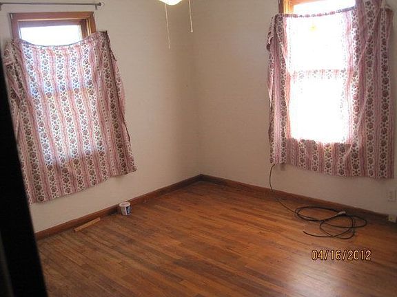 4th image of 3002 N Washington Ave