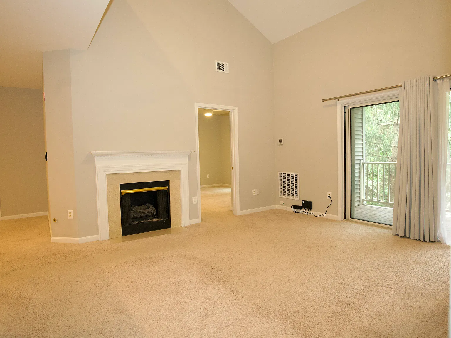 3 bed, 2.5 bath, 1505 sqft, $3,100 — Photo 3