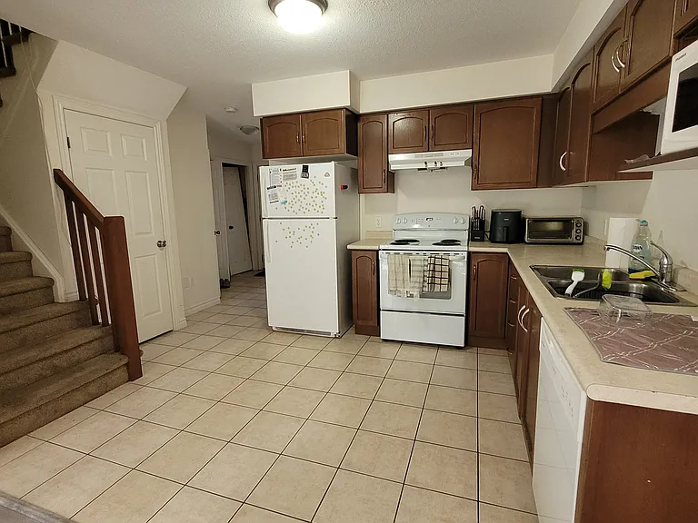 1498 Gordon St #6 — Photo 6