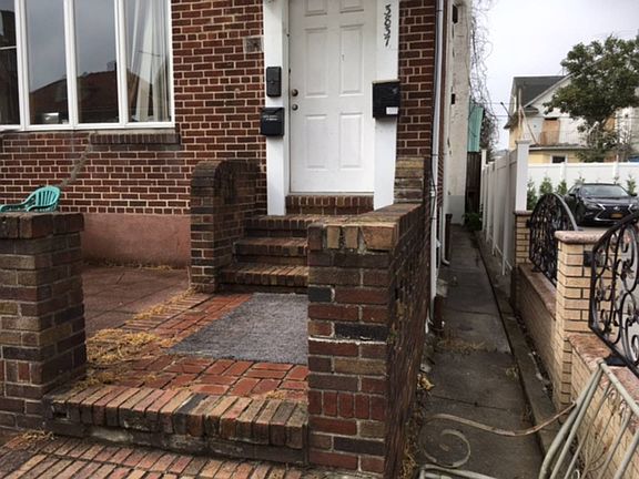 4th image of 3837 Lyme Ave