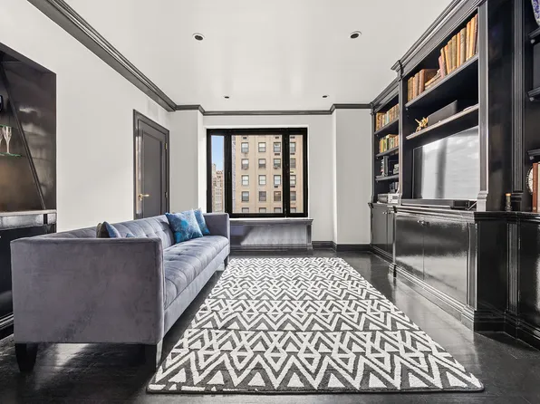 1045 Park Avenue image 4 of 18