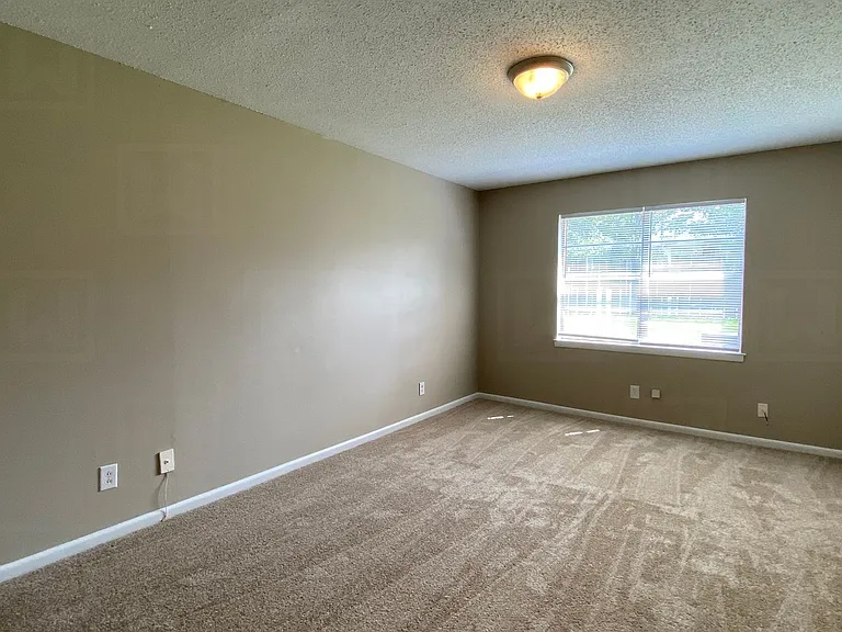 650-688 S Parkell Ave — Photo 25