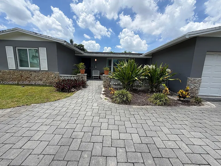 9100 NW 19th St — Photo 1